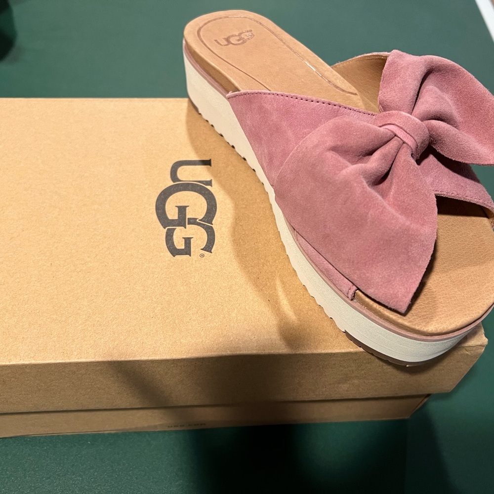 Never worn! Adorable Women’s Pink Suede Sandal. Size 9.